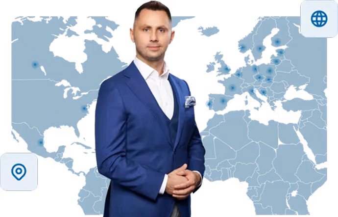 Zdzisław Bonalski, doradca restrukturyzacyjny, na tle mapy świata.